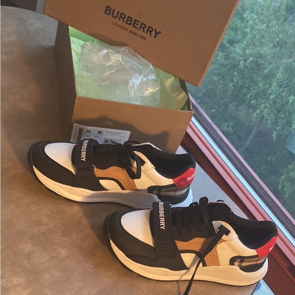 NEW BURBERRY SNEAKERS/GYM SHOES - Picture 5 of 7